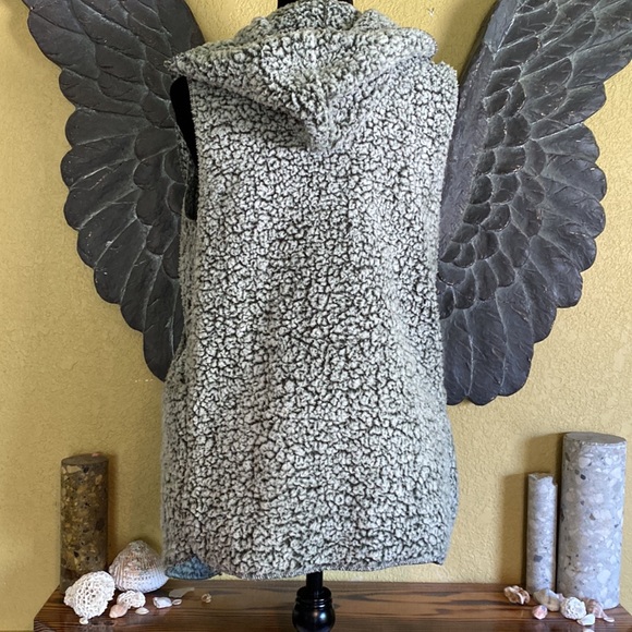 Love Tree Teddy Bear Style Vest With Hood - Picture 5 of 7